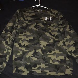 Camo under armor crew neck fleece sweater